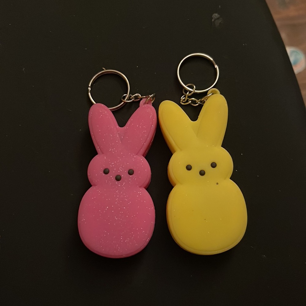 Random keychains - Picture 3 of 3